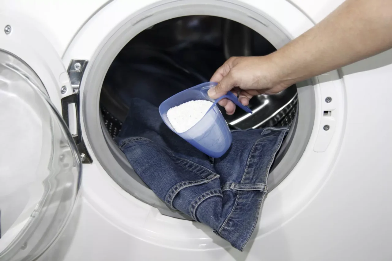 Ecco il posto segreto dove mettere il bicarbonato in lavatrice per un bucato perfetto
